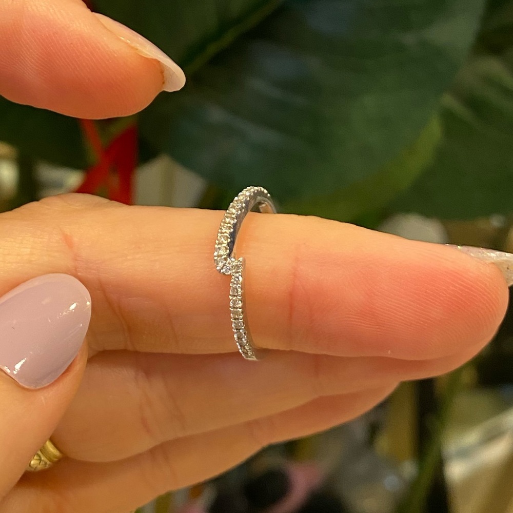 Kay’s natural diamond and while gold contour anniversary wedding band size 7